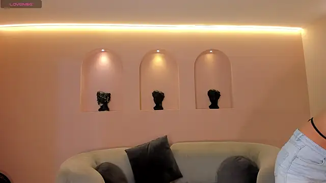 NiaSalvatore online show from 30, 10, 2025