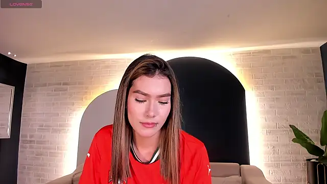 NiaSalvatore online show from 12, 6, 2026