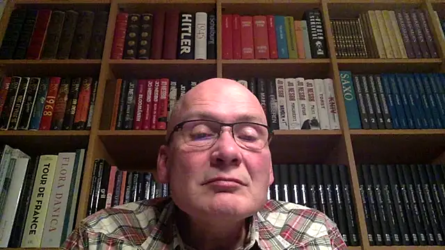 Snapshot of Parleg2 chatting on 26, 9, 2025 Parleg2 online show from 26, 9, 2025