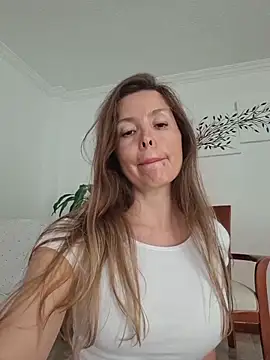 karina warthon online show from 4, 6, 2026