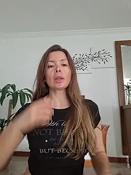 Snapshot of karina_warthon chatting on 6, 6, 2026 karina warthon online show from 6, 6, 2026