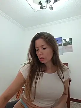 Snapshot of karina_warthon chatting on 11, 6, 2026 karina warthon online show from 11, 6, 2026