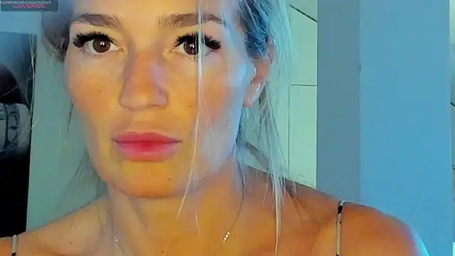 Yourhotqueeen online show from 12, 5, 2026