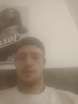 Snapshot of Hessebub chatting on 16, 10, 2025 Hessebub online show from 16, 10, 2025