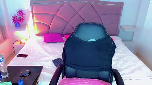 Carolaine01 online show from 13, 10, 2025