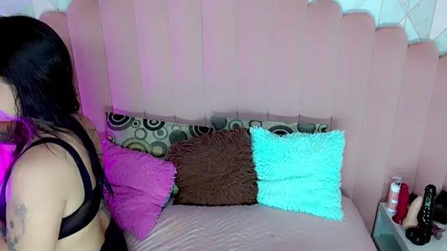 Carolaine01 online show from 12, 11, 2025