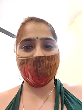 Snapshot of shreya1765 chatting on 6, 11, 2025 shreya1765 online show from 6, 11, 2025