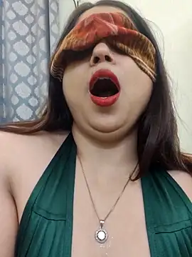 Snapshot of shreya1765 chatting on 22, 10, 2025 shreya1765 online show from 22, 10, 2025