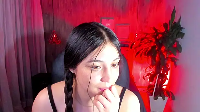 Snapshot of Brittany__18 chatting on 13, 1, 2025 Brittany 18 online show from 13, 1, 2025