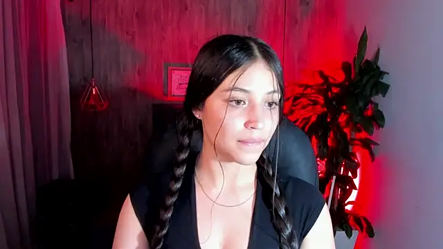Snapshot of Brittany__18 chatting on 12, 1, 2025 Brittany 18 online show from 12, 1, 2025