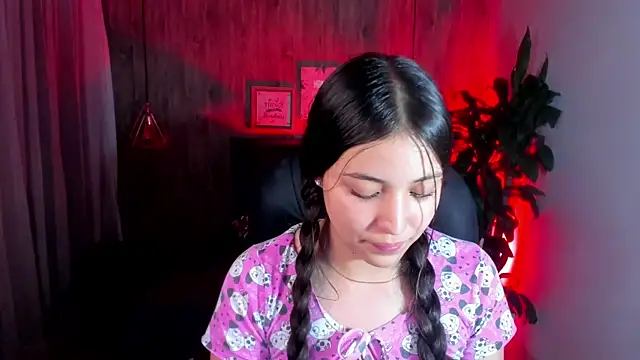 Snapshot of Brittany__18 chatting on 12, 1, 2025 Brittany 18 online show from 12, 1, 2025