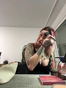 Mia-Fuchs online show from 5, 3, 2025