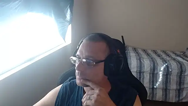 Snapshot of Dubesnackes chatting on 4, 11, 2025 Dubesnackes online show from 4, 11, 2025