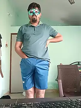 Snapshot of Desi_Heat chatting on 2, 2, 2025 Desi Heat online show from 2, 2, 2025