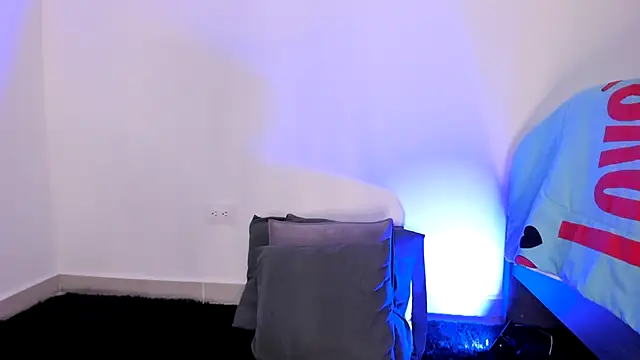 Laurensmith9 online show from 25, 2, 2025