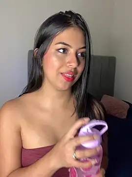 Snapshot of Julii- chatting on 1, 2, 2025 Julii- online show from 1, 2, 2025