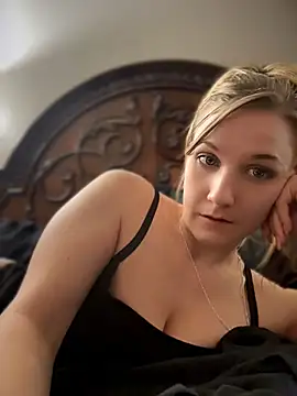 Snapshot of Kitty_DaCocks chatting on 23, 5, 2026 Kitty DaCocks online show from 23, 5, 2026