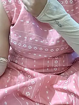 Snapshot of mallupriyapriya chatting on 15, 11, 2025 mallupriyapriya online show from 15, 11, 2025