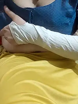 Snapshot of mallupriyapriya chatting on 18, 3, 2025 mallupriyapriya online show from 18, 3, 2025