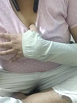 Snapshot of mallupriyapriya chatting on 5, 11, 2025 mallupriyapriya online show from 5, 11, 2025