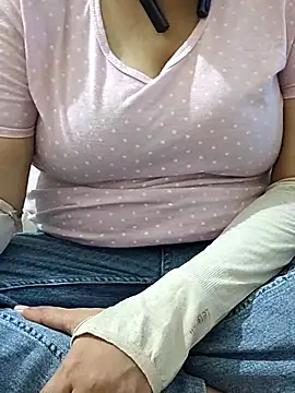 Snapshot of mallupriyapriya chatting on 16, 11, 2025 mallupriyapriya online show from 16, 11, 2025