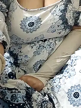 Snapshot of mallupriyapriya chatting on 9, 10, 2025 mallupriyapriya online show from 9, 10, 2025