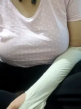 Snapshot of mallupriyapriya chatting on 20, 10, 2025 mallupriyapriya online show from 20, 10, 2025