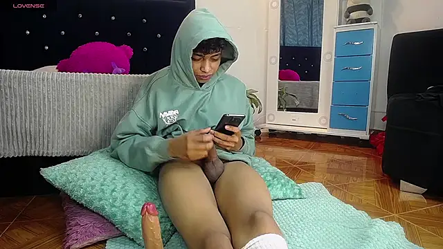 twinkmilk  online show from 13, 3, 2025