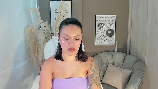 NiiaEvanss online show from 7, 4, 2026