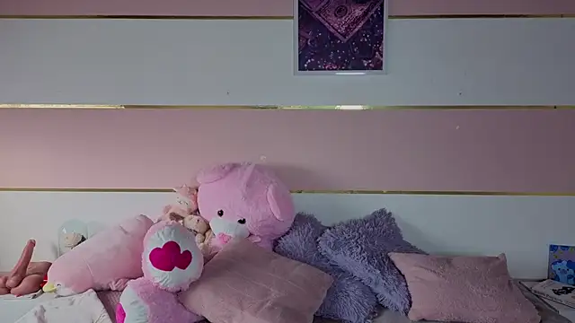 Charlotte  Miller online show from 18, 11, 2025