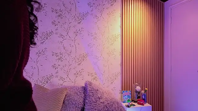 Charlotte  Miller online show from 19, 4, 2026