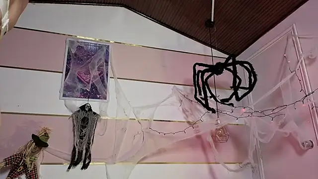 Charlotte  Miller online show from 29, 10, 2025