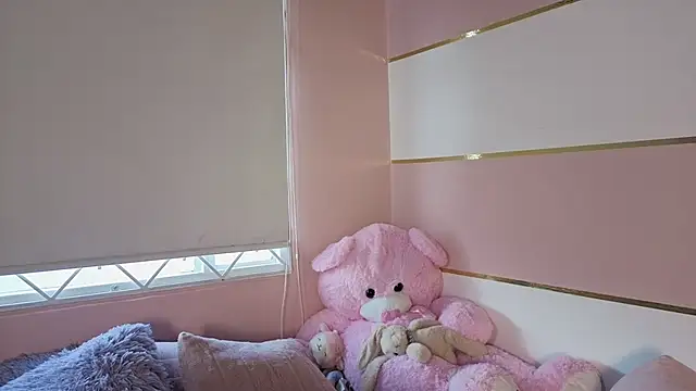 Charlotte  Miller online show from 15, 10, 2025