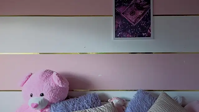 Charlotte  Miller online show from 27, 11, 2025