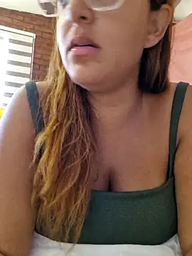 Snapshot of AliceRuivinha2 chatting on 2, 3, 2025 AliceRuivinha2 online show from 2, 3, 2025