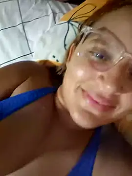Snapshot of AliceRuivinha2 chatting on 3, 3, 2025 AliceRuivinha2 online show from 3, 3, 2025