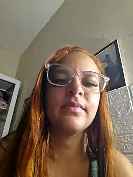 Snapshot of AliceRuivinha2 chatting on 5, 10, 2025 AliceRuivinha2 online show from 5, 10, 2025