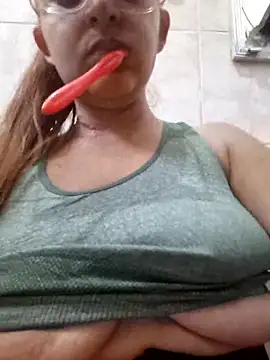 Snapshot of AliceRuivinha2 chatting on 29, 9, 2025 AliceRuivinha2 online show from 29, 9, 2025
