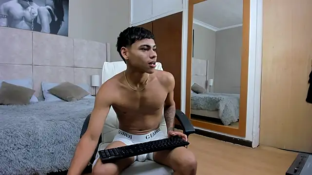 Snapshot of adam_piarse01 chatting on 13, 10, 2025 adam piarse01 online show from 13, 10, 2025