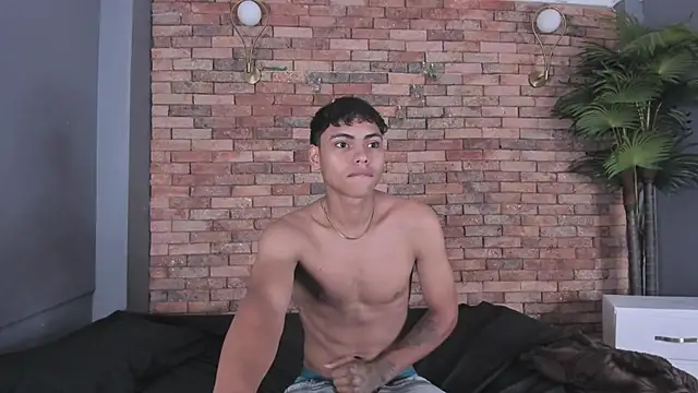 Snapshot of adam_piarse01 chatting on 16, 11, 2025 adam piarse01 online show from 16, 11, 2025