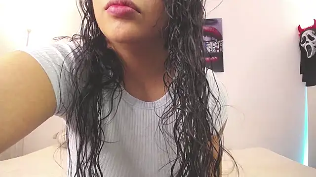 downsonMia online show from 5, 2, 2025