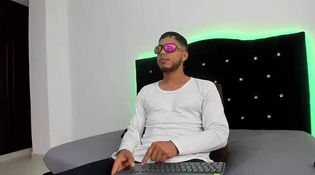 ryann bigcock  online show from 3, 1, 2025