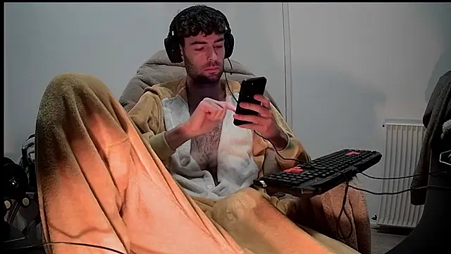 Snapshot of onesieboyx chatting on 10, 1, 2025 onesieboyx online show from 10, 1, 2025