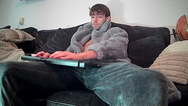 Snapshot of onesieboyx chatting on 3, 2, 2026 onesieboyx online show from 3, 2, 2026