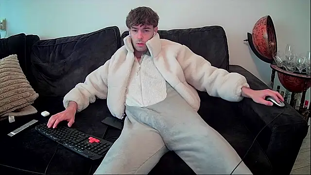 onesieboyx online show from 21, 11, 2025