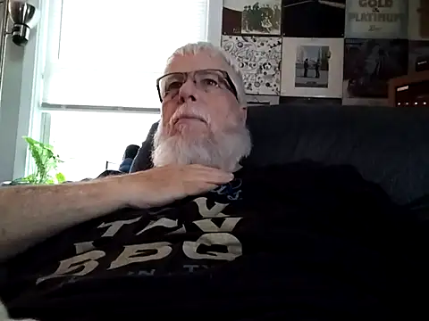 Snapshot of Futura_intx chatting on 12, 9, 2025 Futura intx online show from 12, 9, 2025
