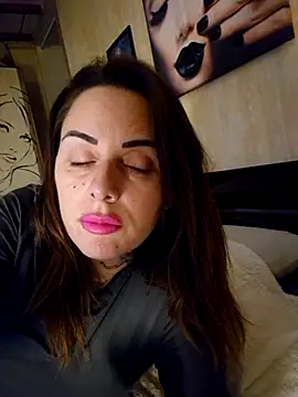 brune caliente online show from 27, 2, 2025