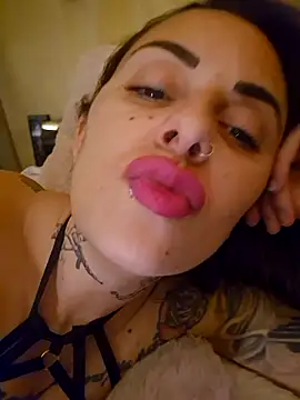 brune caliente online show from 3, 3, 2025