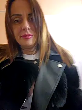 brune caliente online show from 12, 2, 2025