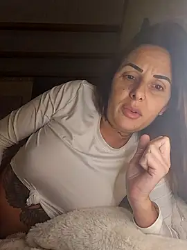 brune caliente online show from 6, 1, 2025